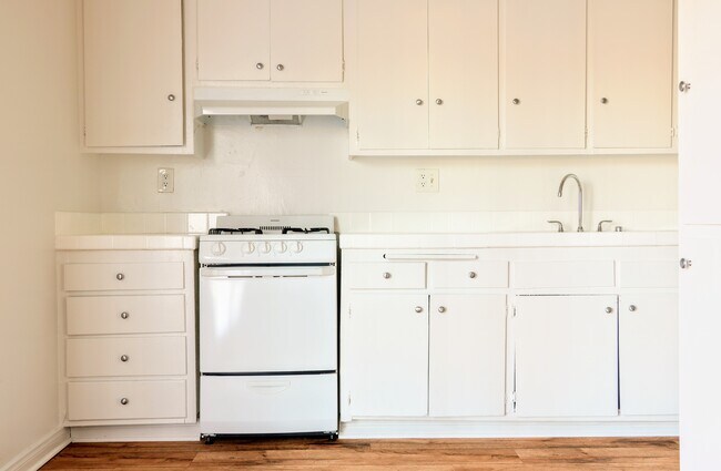 Photo - Vanowen Villas