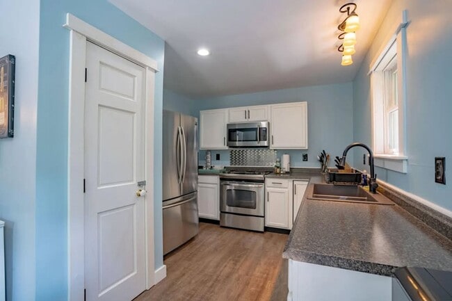 Building Photo - The Eagles Nest Unit #3 "The Birches"