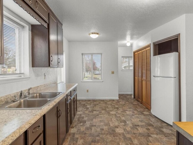 Photo - 5428 S Cedar St