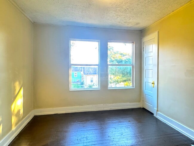 Photo - 2723 Elliott Ave