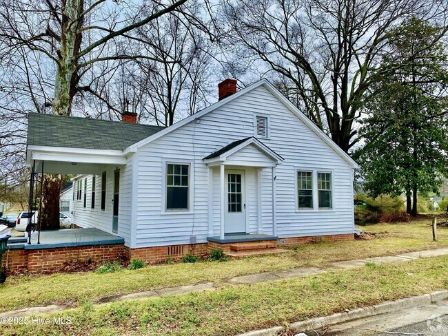 Building Photo - 1101 College St Rental