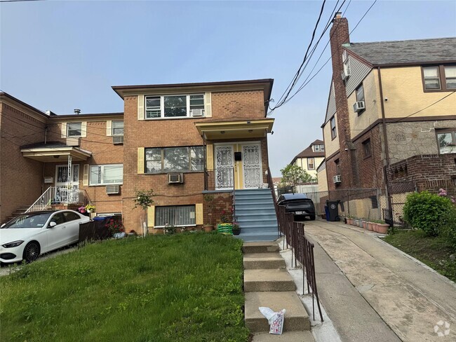 Building Photo - 84-38-84170 170th St Unit 2nd flr Rental