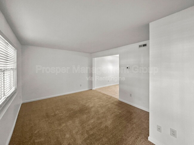 Photo - 415 Parkdale Dr