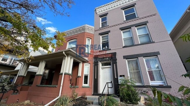 Building Photo - 1754 N Washington St