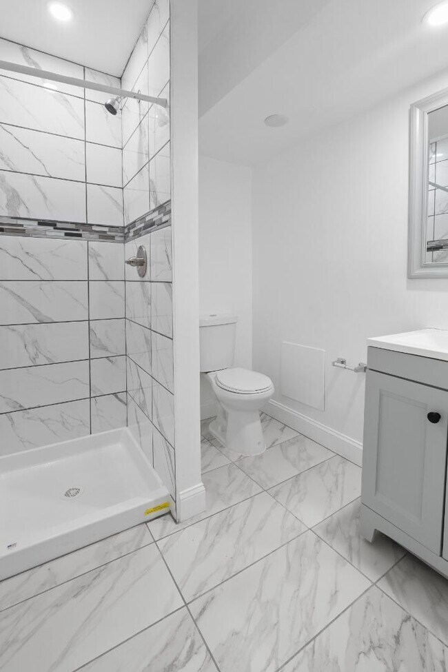 Photo - 2539 St Paul St