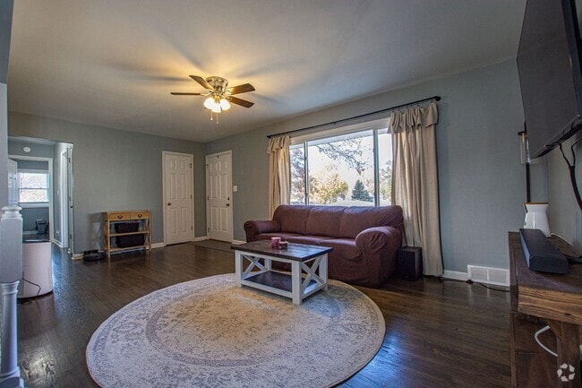 Building Photo - Beautiful 3 Bedroom / 1 Bath Home in Distr...