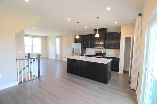 Photo - 4489 Drysdale St