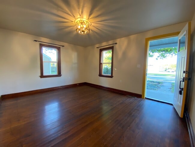 Photo - 604 W Worley St