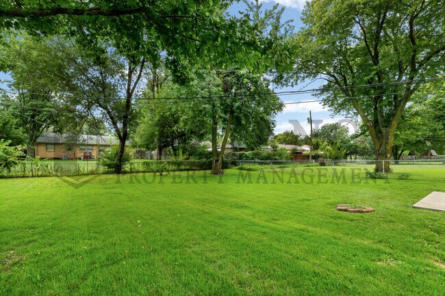 Photo - 211 E Meadowlark Rd