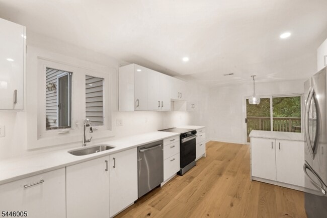 Building Photo - 5E Somerset Hills Village Unit B