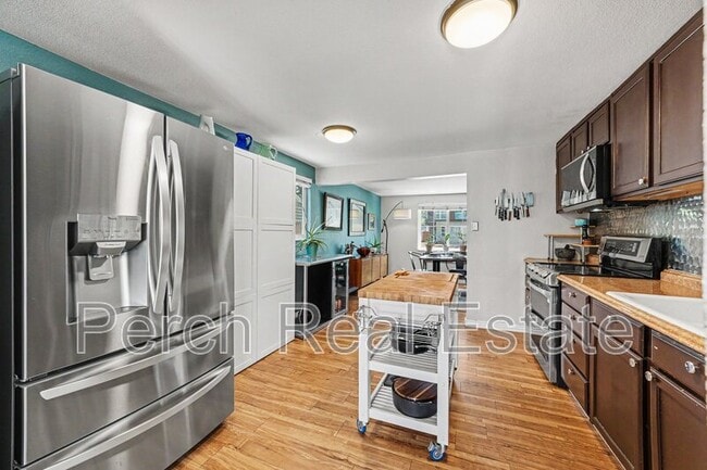 Photo - 1595 W Maple Ave