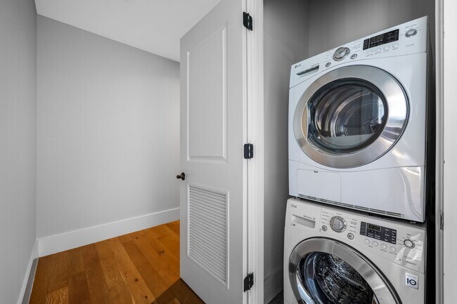 Photo - Cast Iron 2 Unit 1407