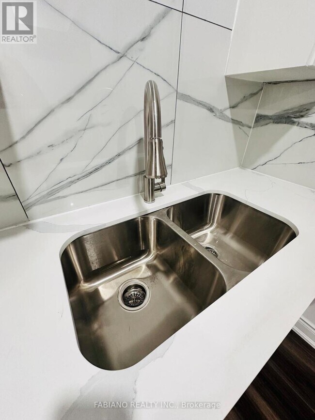 Photo - 180 Esther Cres