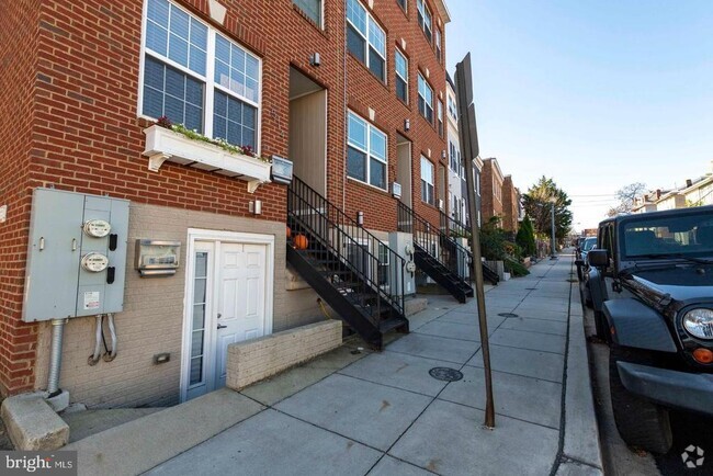 Building Photo - 514 Hobart Pl NW Unit 1 Rental