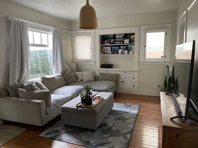 Living Room/Dining - 342 4th Ave House