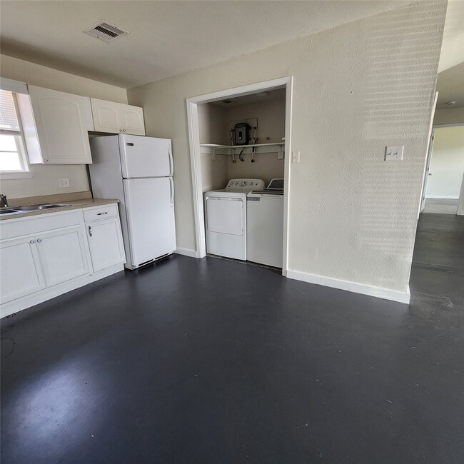 Photo - 4710 Pelican