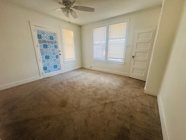 Photo - 15 E 24th St