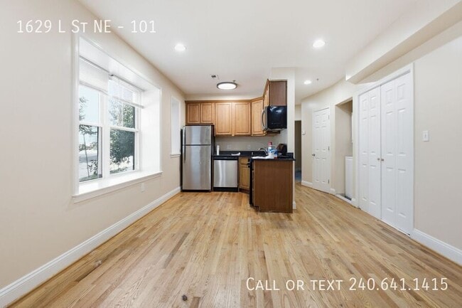 Building Photo - 1629 L St NE