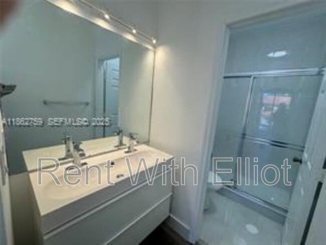 Photo - 5004 S Harbor Isles Dr