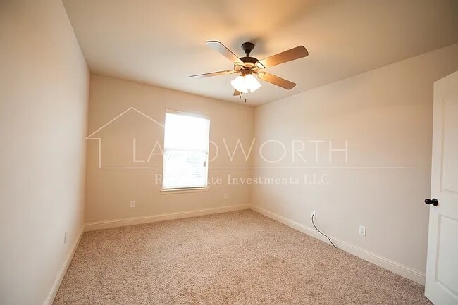Photo - 3 bed 2.5 bath Beautiful Property