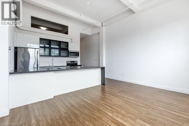 Photo - 220 Dundurn St S Unit 134