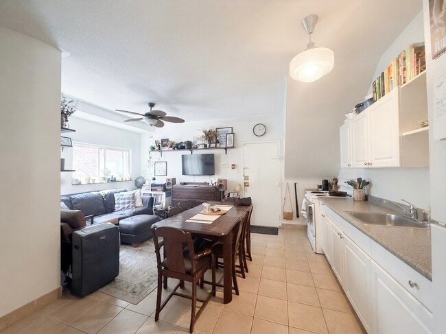 Building Photo - 57 Cowan Ave Unit U302