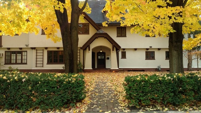 Building Photo - 516 Fountain St NE Unit 5