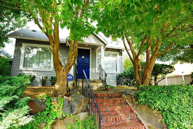 Building Photo - Charming Queen Anne Bungalow Rental