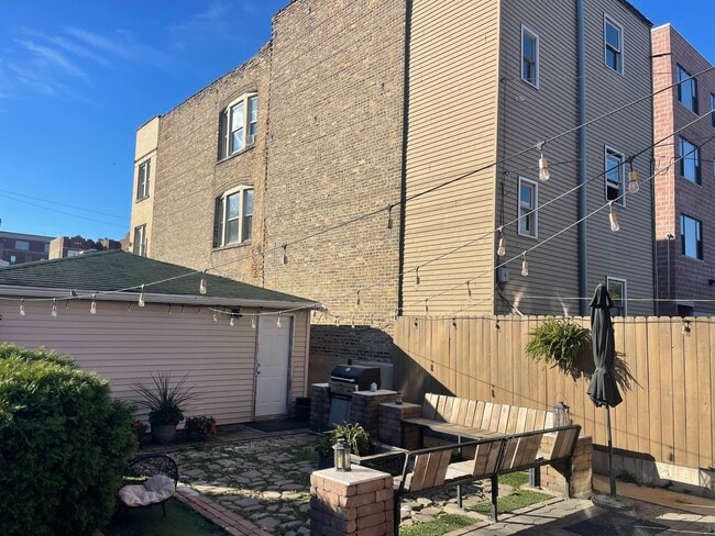 Photo - 2 W Division St Unidad 2 West Division S #2