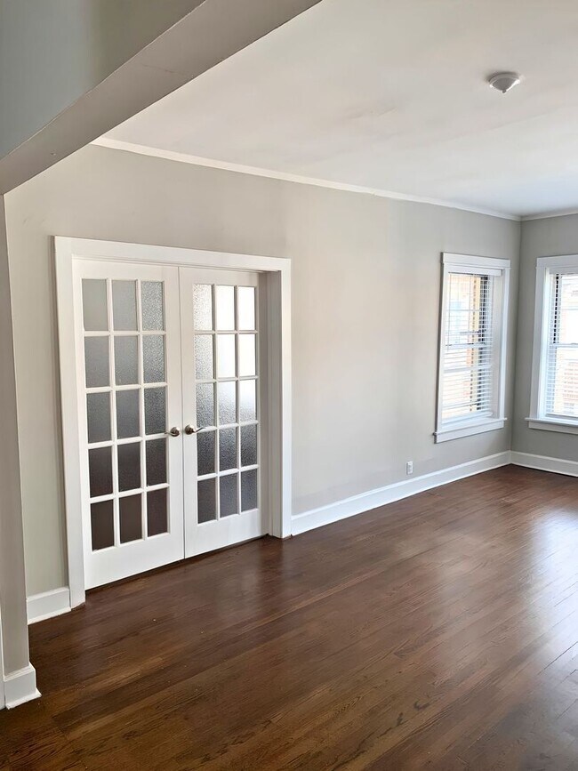 5648 N. Ridge Unit 2W