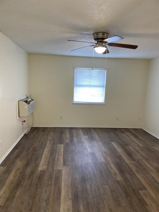 Photo - 2111 NW Lindy Ave