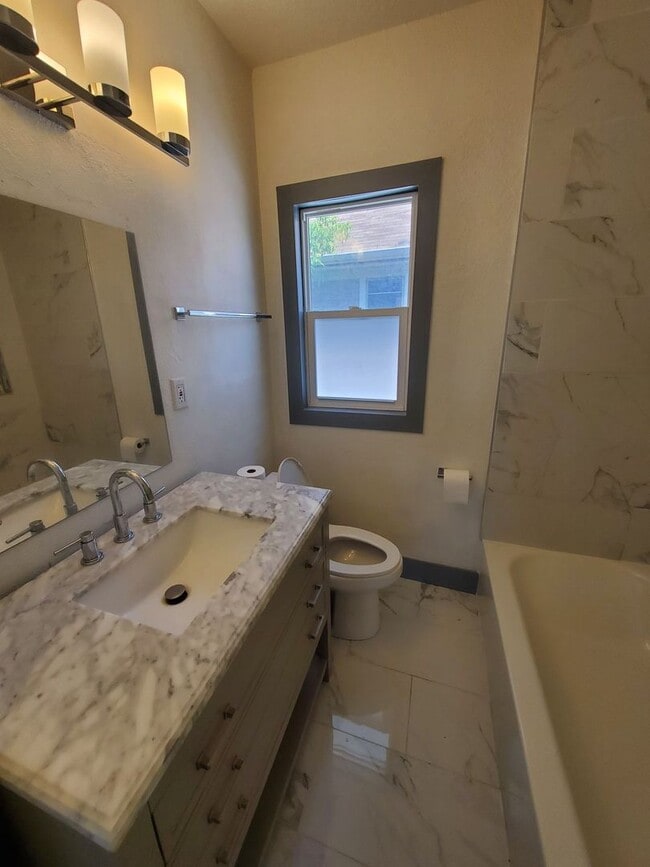 Photo - 4455-4457 N 30th St. (Duplex) Unidad 4457 Upper