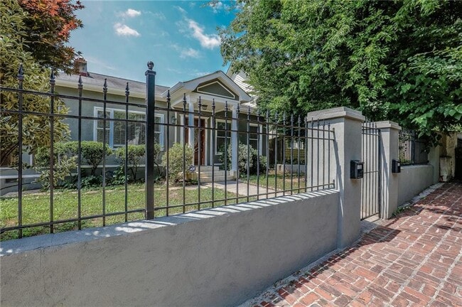 Photo - 507 Boulevard NE