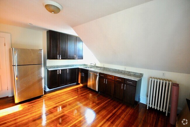 Building Photo - Top-Floor Gem with Deck at Dickens Street ... Unit 3 Rental