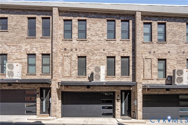 Photo - 444 W 6th St