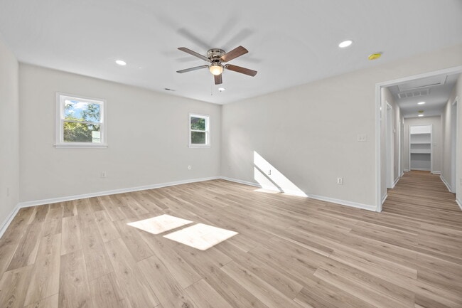 Photo - 1005 E Russell Ave