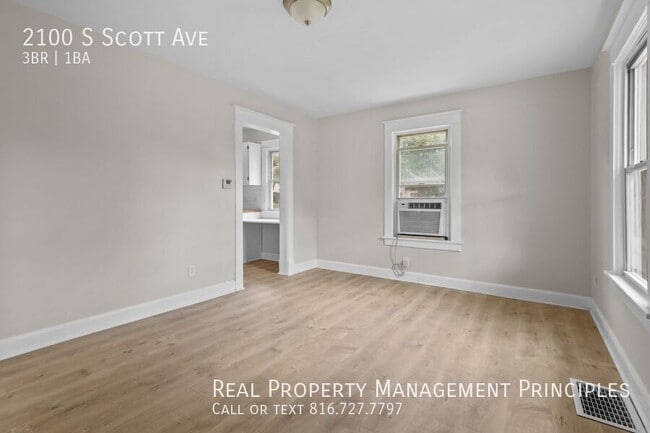 Photo - 2100 S Scott Ave