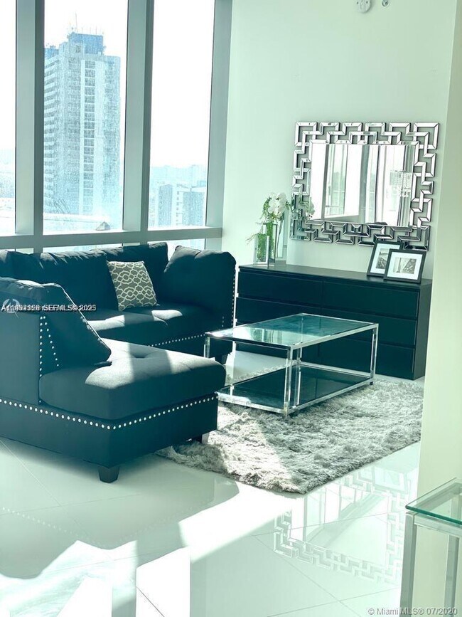 Photo - 851 NE 1st Ave Unidad 1402