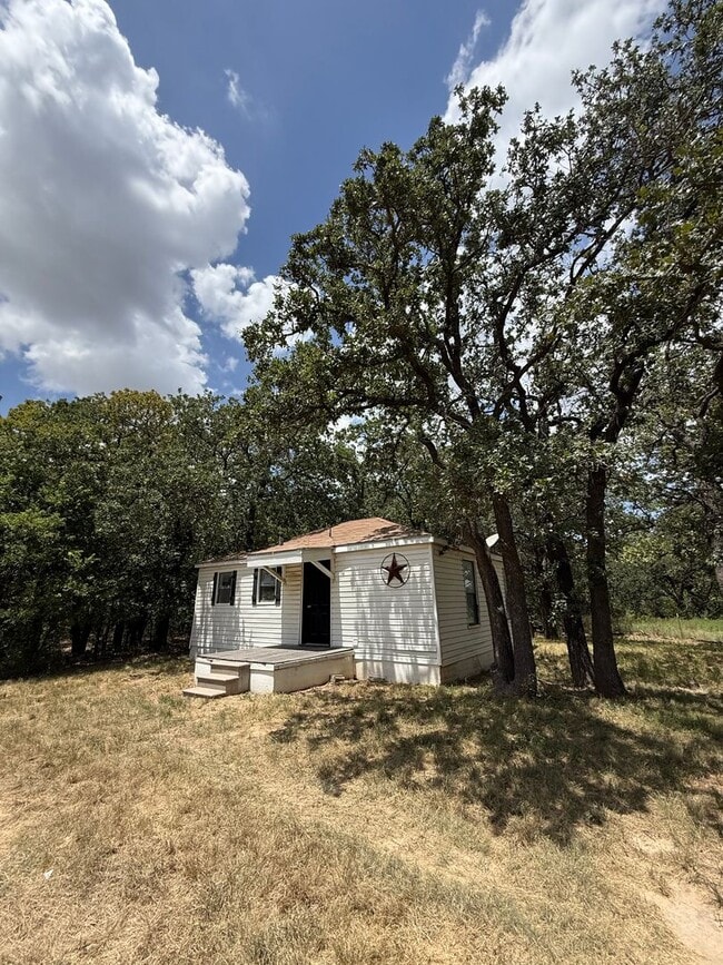 Building Photo - Cute and Cozy Country Charmer on 1 Acre wi... Rental