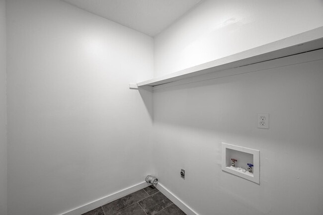 Building Photo - 3348 S Fairway Ave Unit A