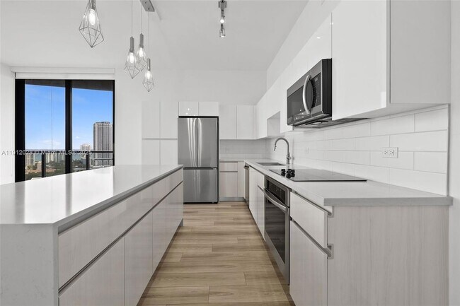 Photo - 101 Diplomat Pkwy Unidad 2002