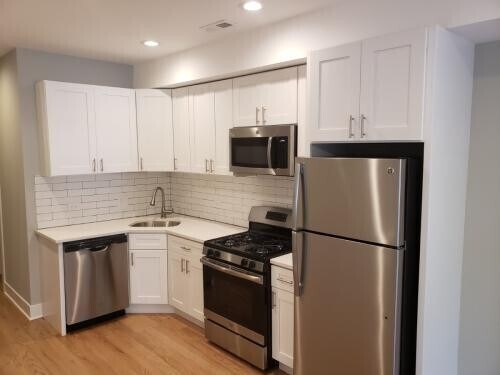 2437 N Ashland Ave Unidad 1F