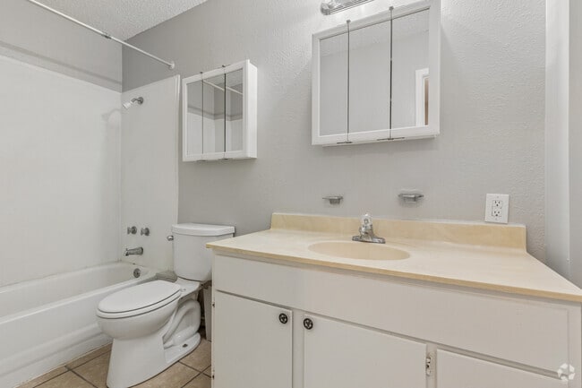 1BR, 1BA - 613SF - Bathroom