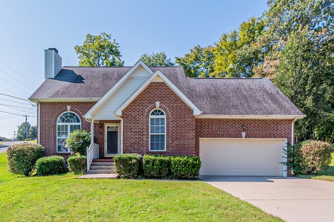 Beautiful Home in Hendersonville! - Beautiful Home in Hendersonville!