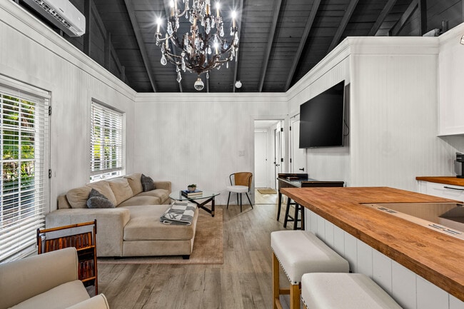 Photo - 1017 SW 4th St