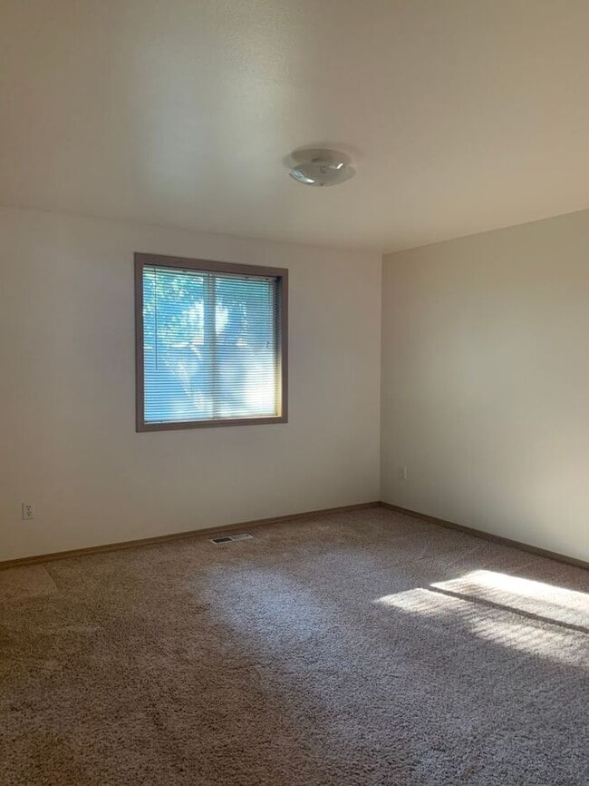 Photo - 3 Bedroom 2 Bath Duplex For Rent!!!