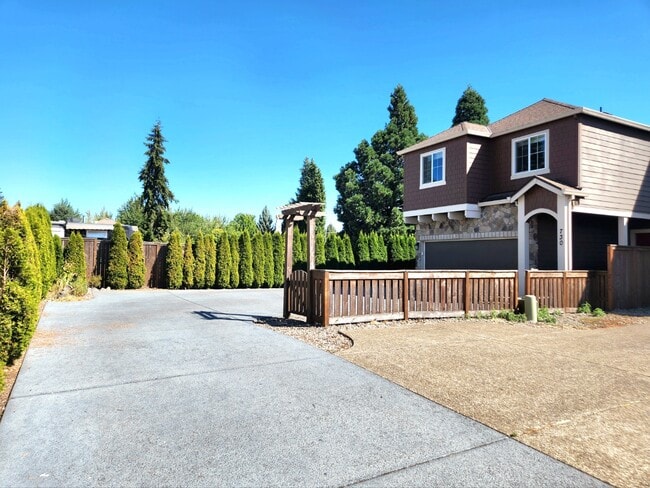 Building Photo - 730 SW 207th Pl Rental