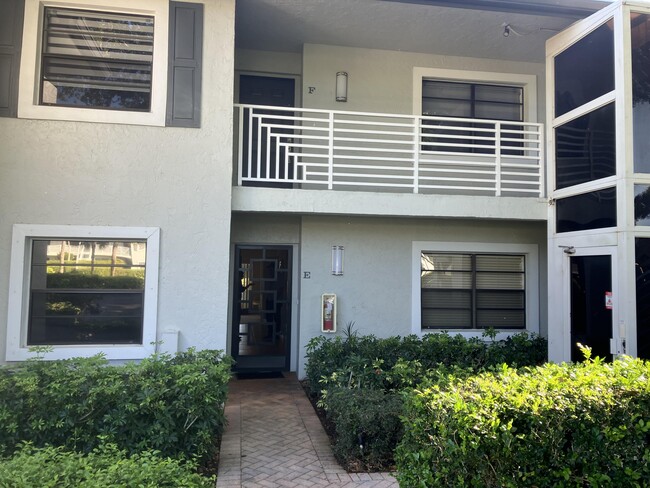 Building Photo - 15 Southport Ln Unit E Rental