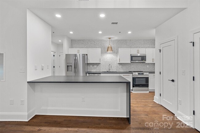 Building Photo - 310 Arlington Ave Unit 219