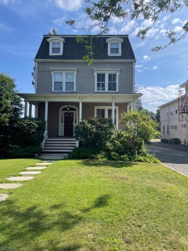 Building Photo - 64 Maple Ave Unit 2B Rental